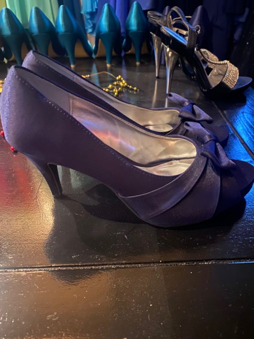 navy pump peep toe