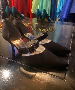 zwarte pumps met bandje