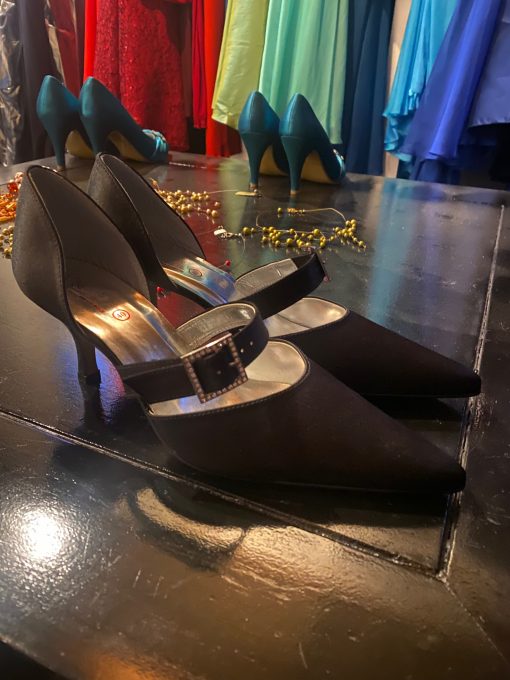 zwarte pumps met bandje
