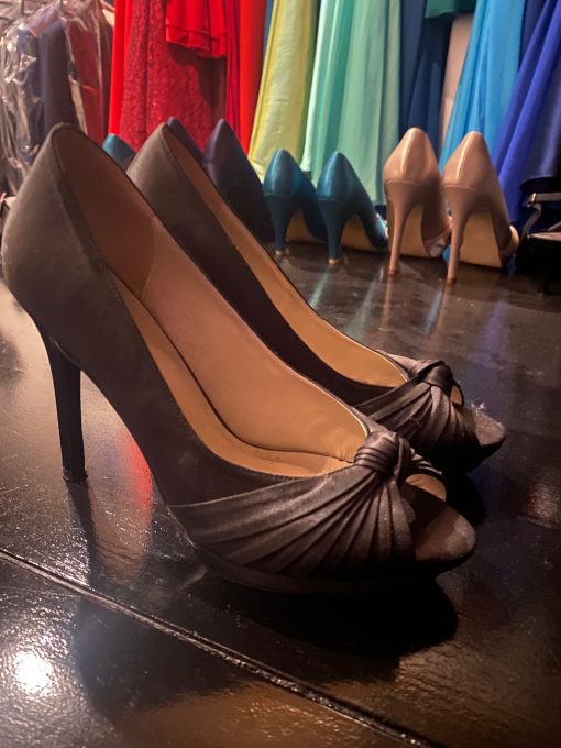 zwarte peep toe pump