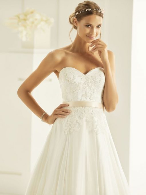 Bianco Evento Angelica a lijn trouwjurk tulle en kant