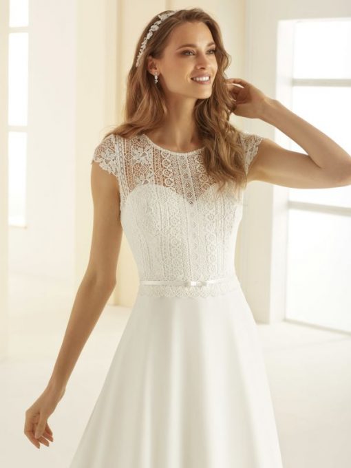 Bianco Evento Ariosa a lijn bruidsjurk chiffon en kant