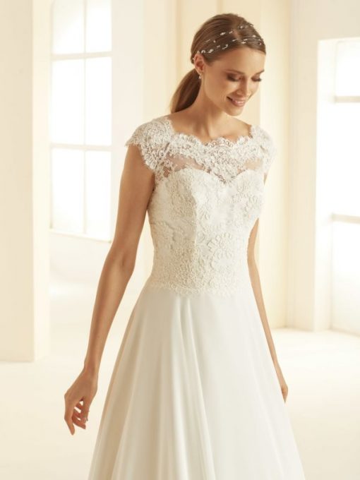 Bianco Evento A lijn bruidsjurk Michelle chiffon kant boothals