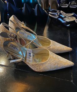 pronovias vintage pump