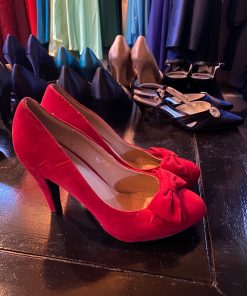 rode velours pumps hoge hak