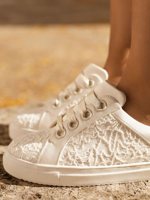 sneakers voor de bruid
