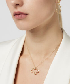 ketting met gouden bedel