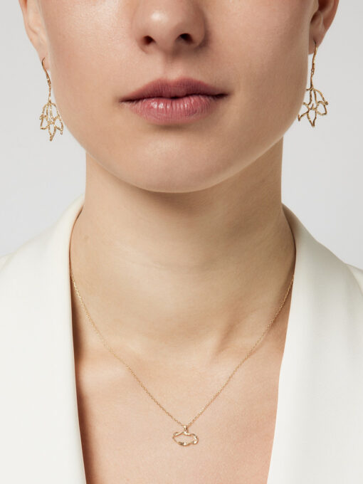 ketting met gouden bedel