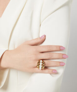 ring met parels en gouden bolletjes
