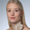halssieraad met stoffen bloem