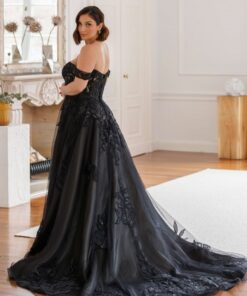 zwarte trouwjurk off shoulder