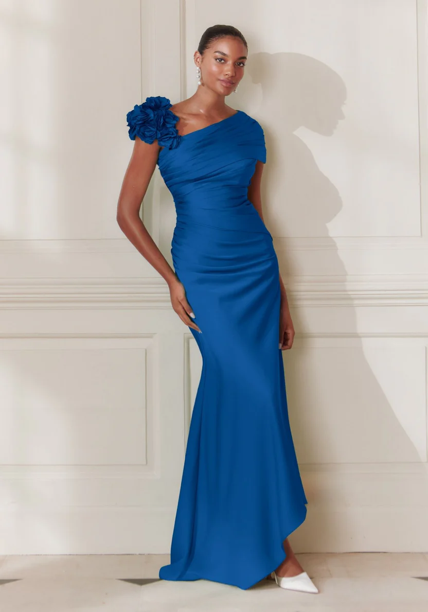a symetrische jurk 1 shoulder