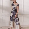beige jurk met navy bloemen